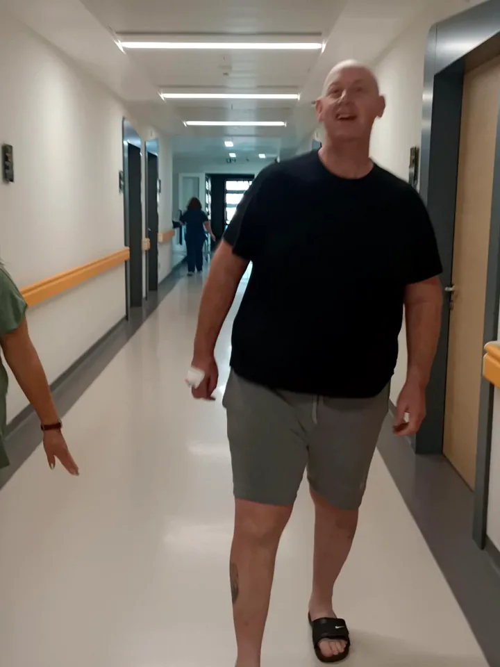 A real YourMedcare knee replacement patient in Turkey — Up and walking, unaided