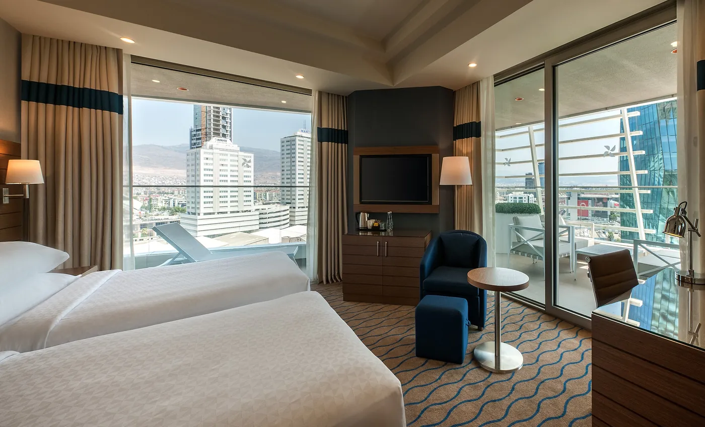 Four Points by Sheraton Izmir at night